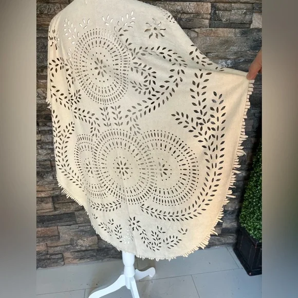 Choies Cream Crochet Accent Decor - Picture 3 of 9